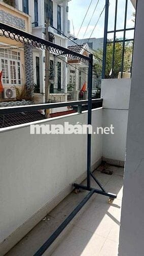 nhà cho thuê ngay công viên đường thômg xe tải