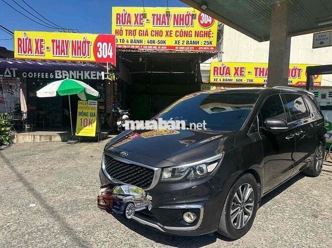 Kia sedona 7 chỗ màu Nâu