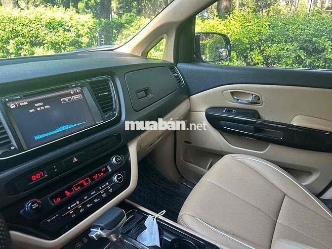 Kia sedona 7 chỗ màu Nâu