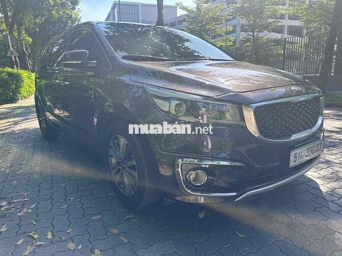 Kia sedona 7 chỗ màu Nâu