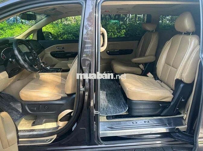 Kia sedona 7 chỗ màu Nâu