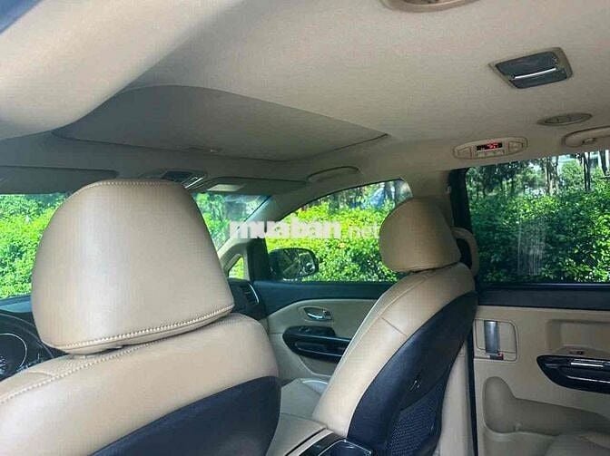 Kia sedona 7 chỗ màu Nâu