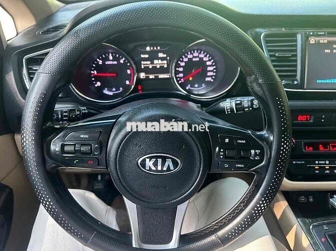 Kia sedona 7 chỗ màu Nâu