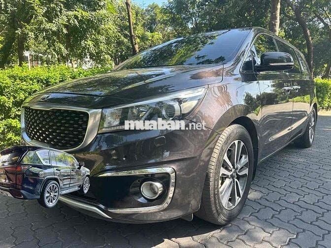 Kia sedona 7 chỗ màu Nâu