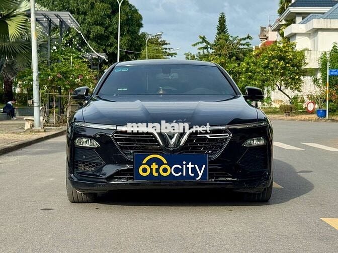VinFast Lux A Base 2022 - Màu đen - 2v3km
