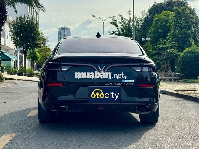 VinFast Lux A Base 2022 - Màu đen - 2v3km