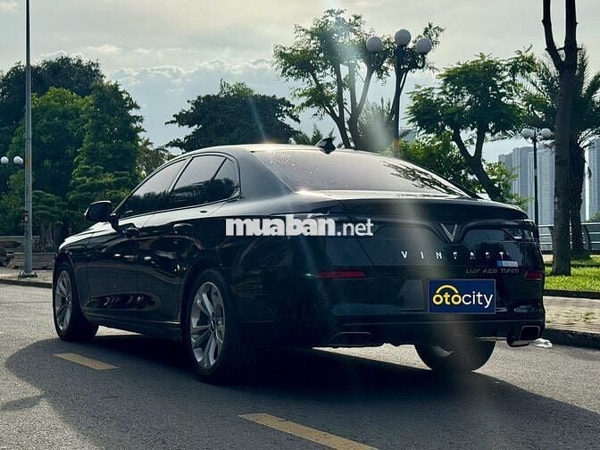 VinFast Lux A Base 2022 - Màu đen - 2v3km