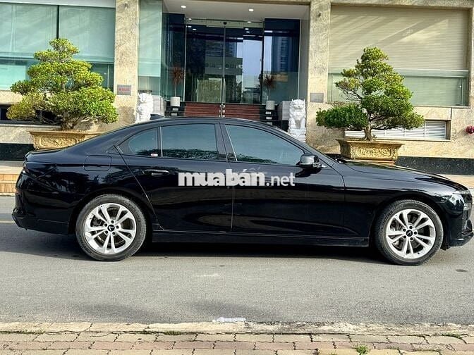 VinFast Lux A Base 2022 - Màu đen - 2v3km