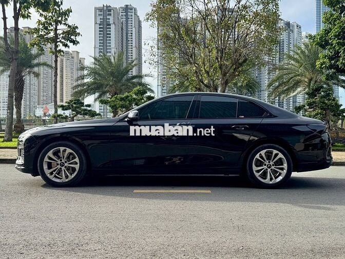 VinFast Lux A Base 2022 - Màu đen - 2v3km