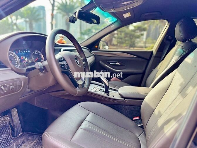 VinFast Lux A Base 2022 - Màu đen - 2v3km