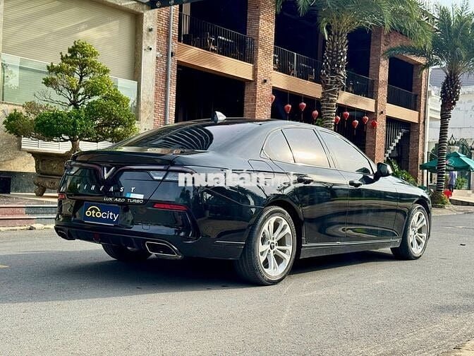 VinFast Lux A Base 2022 - Màu đen - 2v3km