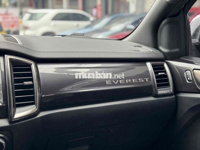 Ford Everest 2019 titanium 2.0L AT - 128000 km