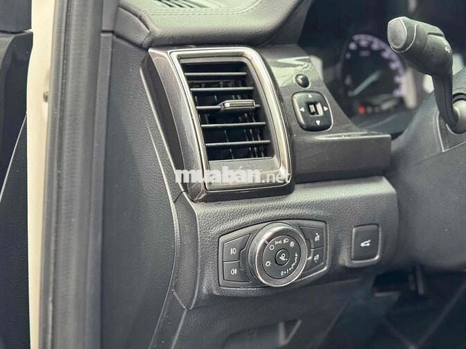 Ford Everest 2019 titanium 2.0L AT - 128000 km