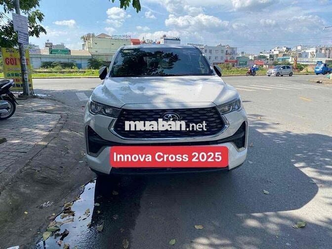 Toyota Innova Cross 2025 Trắng