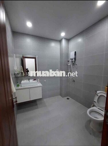 Nhà Mặt TIền Kinh Doanh Nguyễn Chí Thanh ,DT: 4x20m, 3 Lầu St, 4PN 4WC