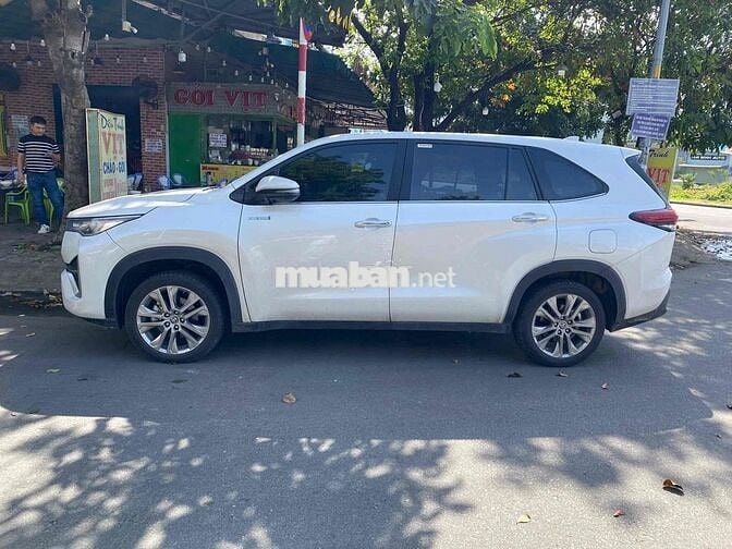 Toyota Innova Cross 2025 Trắng