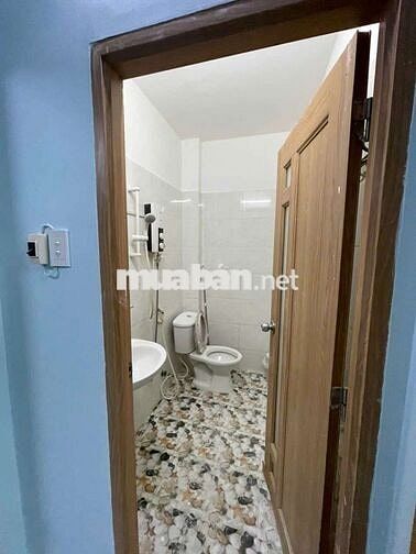 Cho thuê nguyên căn bàn giao mới, 2pn có máy lạnh, Quang Trung p8 GV