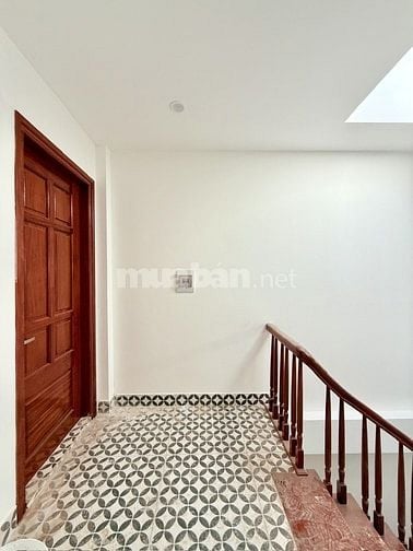 Bán nhà Ngõ Quỳnh Bạch Mai, Lô góc, Dt 42m2, 5t mt 5m, 7.8 tỷ.