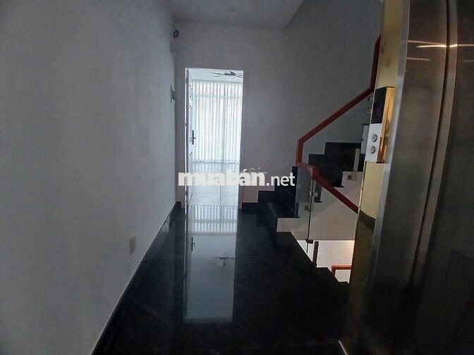 Cần cho thuê nhà MT Đường Lạc Long Quân P.5 Q.11