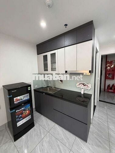 Bóc tem cho thuê căn hộ studio tại Pháo Đài Láng, full đồ có ban công