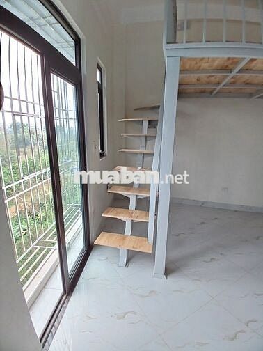 Tôi chủ nhà cho thuê căn hộ khép kín, có 2 ngủ, có gác xép, thang máy.