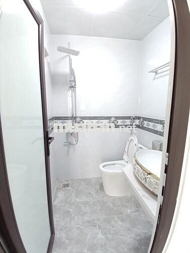 Tôi chủ nhà cho thuê căn hộ khép kín, có 2 ngủ, có gác xép, thang máy.