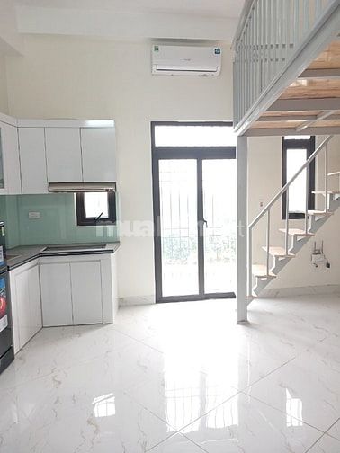 Tôi chủ nhà cho thuê căn hộ khép kín, có 2 ngủ, có gác xép, thang máy.