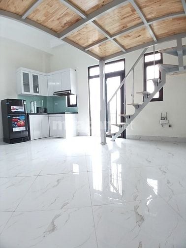 Tôi chủ nhà cho thuê căn hộ khép kín, có 2 ngủ, có gác xép, thang máy.