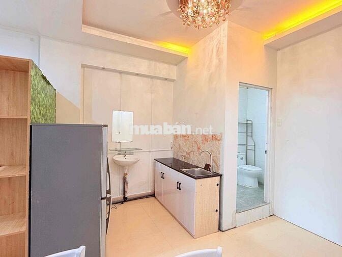 TRỐNG SẴN CĂN PHÒNG FULL NỘI THẤT . CÓ CỬA SỔ LỚN THOÁNG MÁT 🔥🔥