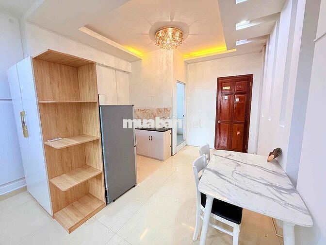 TRỐNG SẴN CĂN PHÒNG FULL NỘI THẤT . CÓ CỬA SỔ LỚN THOÁNG MÁT 🔥🔥