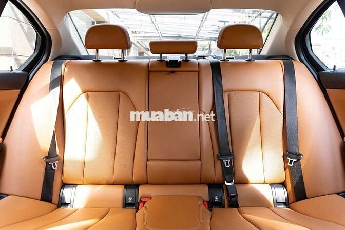 E cần bán BMW 320i Sport Line 2023