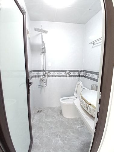 Tôi chủ nhà cho thuê căn hộ khép kín, có 2 ngủ, có gác xép, thang máy.