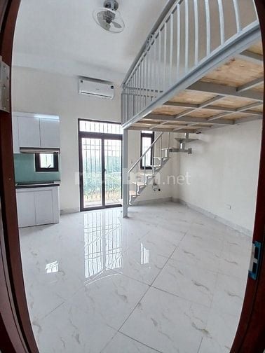 Tôi chủ nhà cho thuê căn hộ khép kín, có 2 ngủ, có gác xép, thang máy.