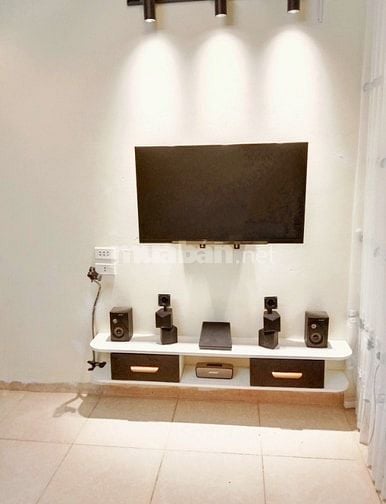 Tập thể Hà Nội 3 ngủ quận Hai Bà Trưng  -  ô tô đỗ cửa 