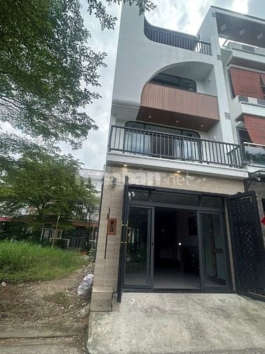 Nhà mới xây xong 2 MT đg rộng ngay ngã ba bà băng.5x16m-3 lầu-4pn-5wc