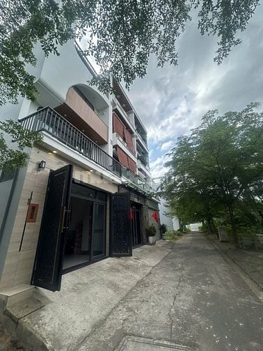 Nhà mới xây xong 2 MT đg rộng ngay ngã ba bà băng.5x16m-3 lầu-4pn-5wc