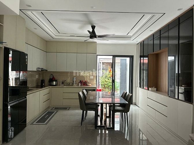 Nhà mới xây xong 2 MT đg rộng ngay ngã ba bà băng.5x16m-3 lầu-4pn-5wc