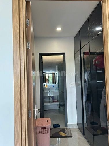 Nhà mới xây xong 2 MT đg rộng ngay ngã ba bà băng.5x16m-3 lầu-4pn-5wc