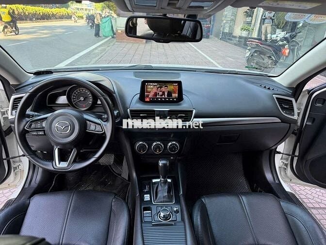 Mazda 3 1.5 AT 2018, giá quá hợp lý cho xe chuẩn