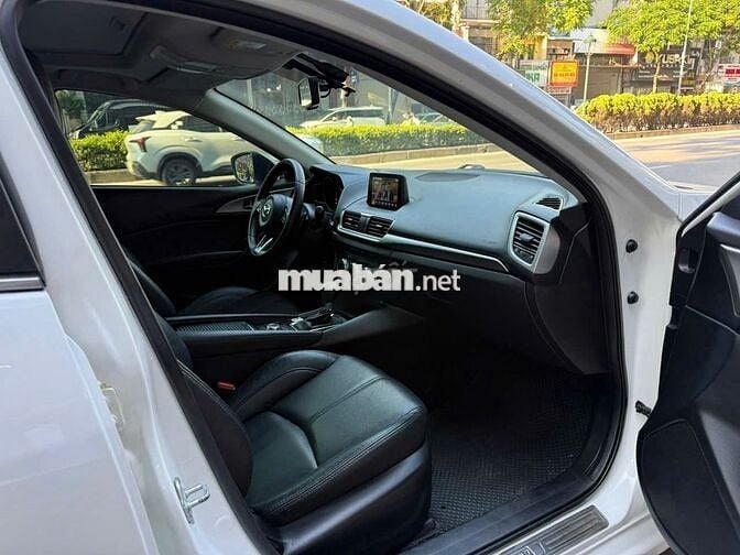 Mazda 3 1.5 AT 2018, giá quá hợp lý cho xe chuẩn