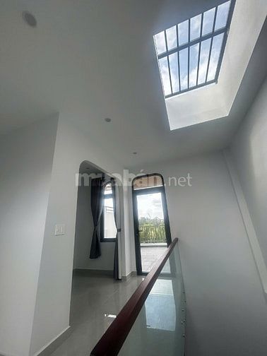 Nhà mới xây xong 2 MT đg rộng ngay ngã ba bà băng.5x16m-3 lầu-4pn-5wc