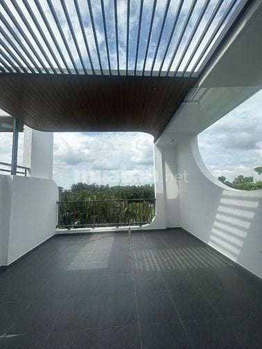 Nhà mới xây xong 2 MT đg rộng ngay ngã ba bà băng.5x16m-3 lầu-4pn-5wc