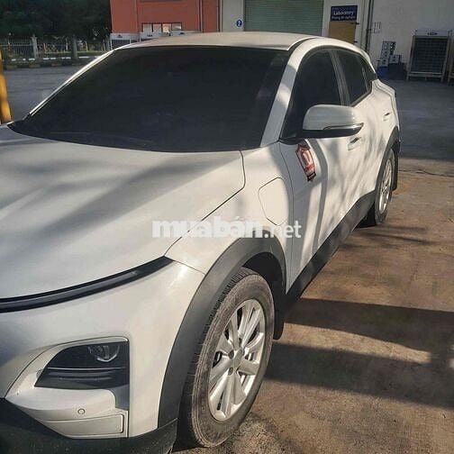 xe mới mua 4tháng chính chủ bán khong lỗi