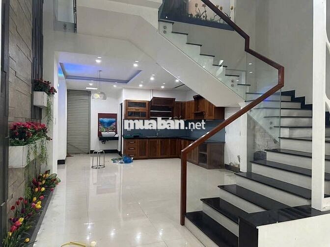 NHÀ 4 TẦNG MẶT TIỀN NGUYỄN ĐỨC TRUNG