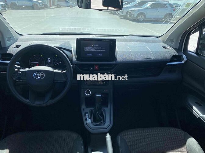 Toyota Avanza Premio 2024 CVT - 62000 km