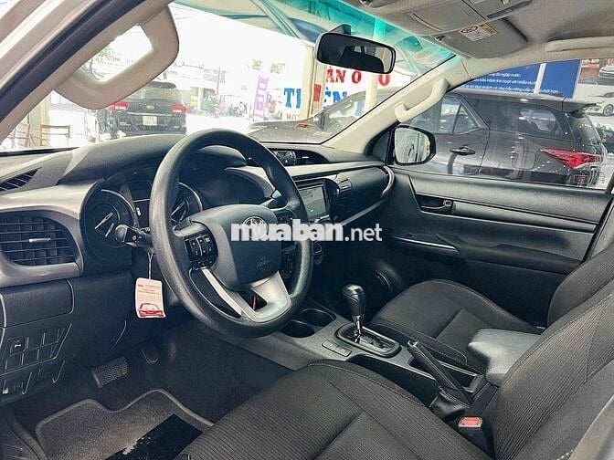Toyota Hilux 2020 2.4 4x2 AT mẫu mới nhập khẩu