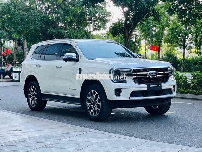 Ford Everest 2023 Titanium 2.0L 4x2 AT - 39000 km