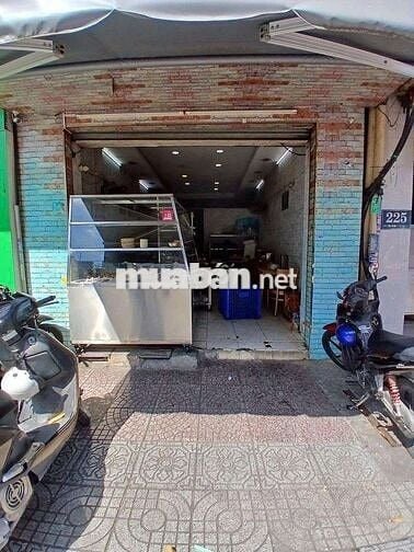 MB khu vực traffic cao. Dt 4x16m 3 tầng. Giá 27tr