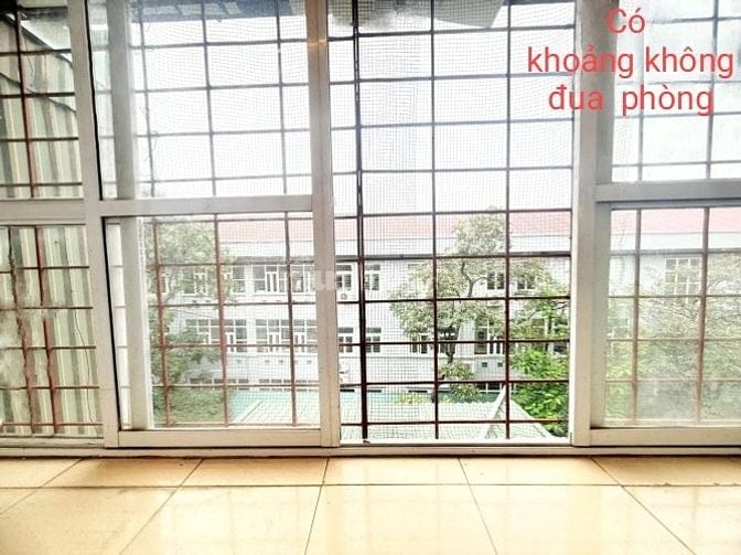 Tập thể Hà Nội 3 ngủ quận Hai Bà Trưng  -  ô tô đỗ cửa 