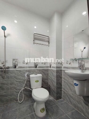 BÁN NHÀ TRỆT LẦU HẺM 102 TRẦN HOÀNG NA